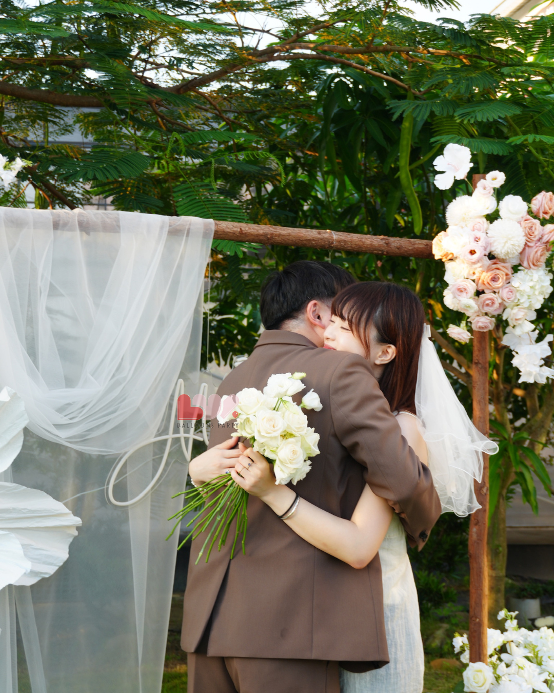 求婚佈置|純白誓言|浪漫純白花藝與立體紙雕設計|LUV Balloons Party 氣球花藝佈置